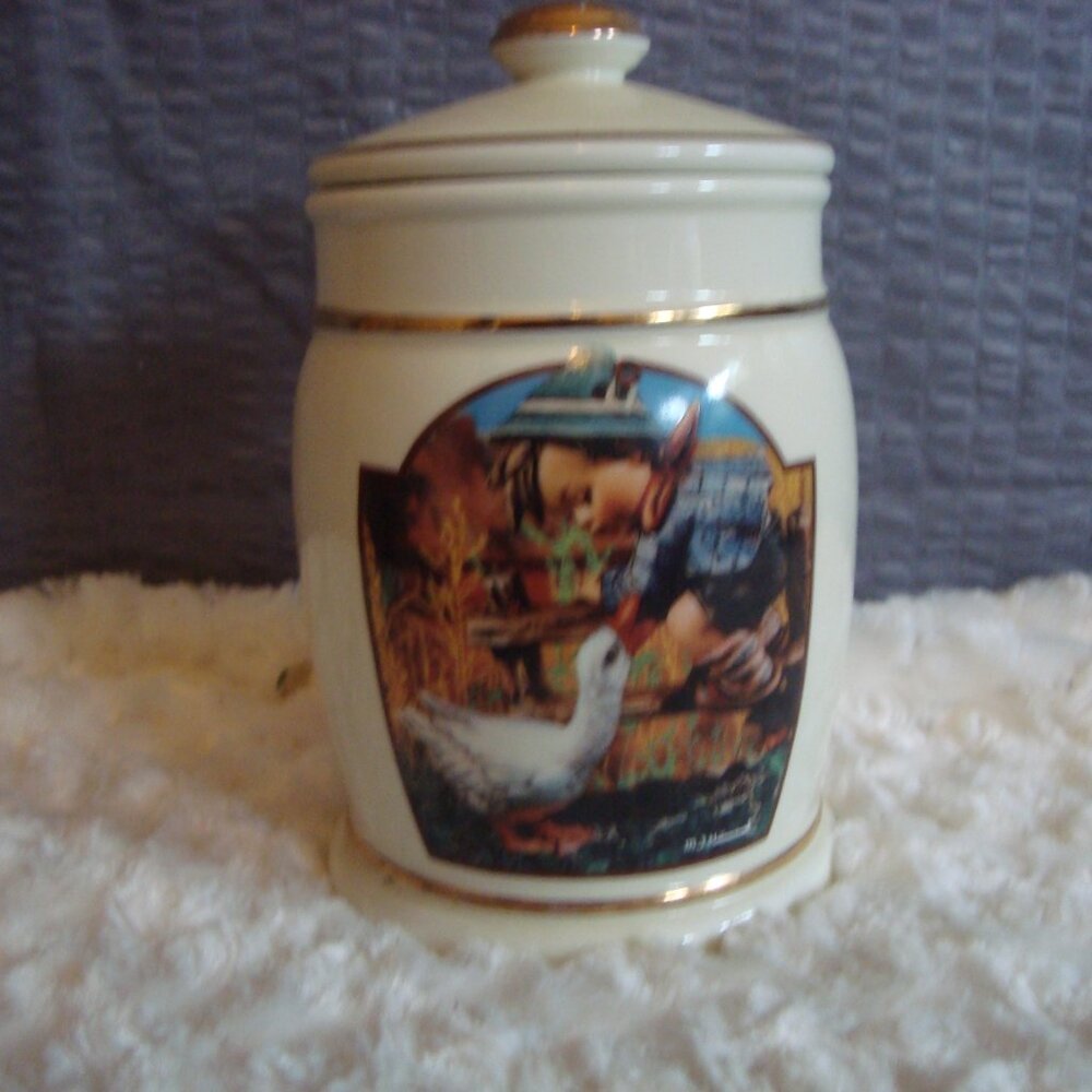 Hummel "Barnyard Hero" Canister Danbury Mint